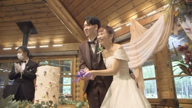 .
Resort Wedding（9月）

北海道の雄大な土地で行われる
【🌿Resort Wedding🌿】
緑のなかでのウェディングは
日常を忘れ、特別な１日となりそうです💕

緑に囲まれてのロケーション撮影、コテージでのアットホームなパーティ。
オリジナルウエディングケーキへ入刀🎂
素敵な一日をムービーにさせていただきました。🎥
どれをとっても忘れられない想い出になる事でしょう。
お幸せに💕

お問い合わせ、ご相談は
DMよりお気軽にお問い合わせ下さい

#北海道結婚式場#札花#プレ花嫁応援#エンドロールムービー#道産子花嫁#北海道花嫁#道産子花嫁さんと繋がりたい#リゾート#リゾ婚#ドローン撮影
#花嫁準備 #婚約しました #結婚式打合せ #令和花嫁 #結婚式が楽しみ #結婚式っていいね #2020秋婚 #2020冬婚 #2021春婚 #2021夏婚 #結婚式映像#wedding#movie#卒花しました #卒花 #ブライダルムービー #北海道ウェディング#日本綜合テレビ #nstpictures #ニドム
