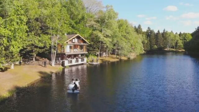 . 
Resort Wedding（5月）

北海道の雄大な土地で行われる
【🌿Resort Wedding🌿】

今年は雪解けも早く、既に緑が色濃くなっています。🌲
暖かな日差しの中、ニドムの森でロケーション撮影🎥

お問い合わせ、ご相談は
DMよりお気軽にお問い合わせ下さい

#北海道結婚式場#札花#プレ花嫁応援#エンドロールムービー#道産子花嫁#北海道花嫁#道産子花嫁さんと繋がりたい#リゾート#リゾ婚#ドローン撮影
#花嫁準備 #婚約しました #結婚式打合せ #令和花嫁 #結婚式が楽しみ #結婚式っていいね #2020秋婚 #2020冬婚 #2021春婚 #2021夏婚 #結婚式映像#wedding#movie#卒花しました #卒花 #ブライダルムービー #北海道ウェディング#日本綜合テレビ #nstpictures #ニドム